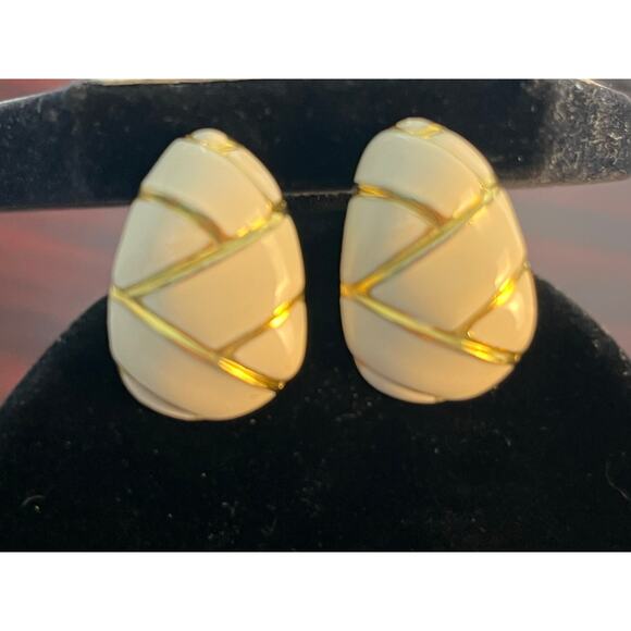 VTG Stud Earring Lot Cream Enamel Gold Tone Minimalist Preppy Office - Picture 3 of 6
